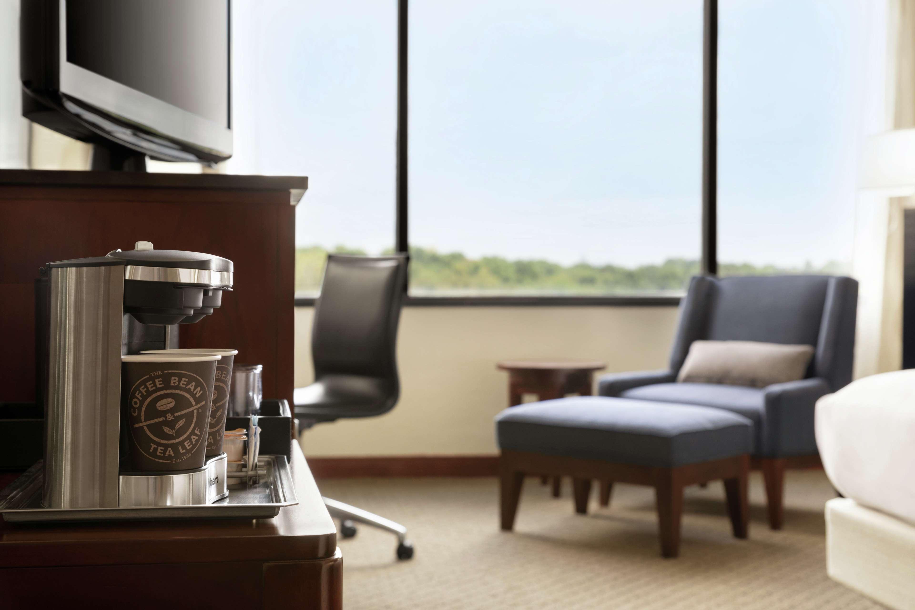 Doubletree By Hilton South Charlotte Tyvola Hotel Bagian luar foto