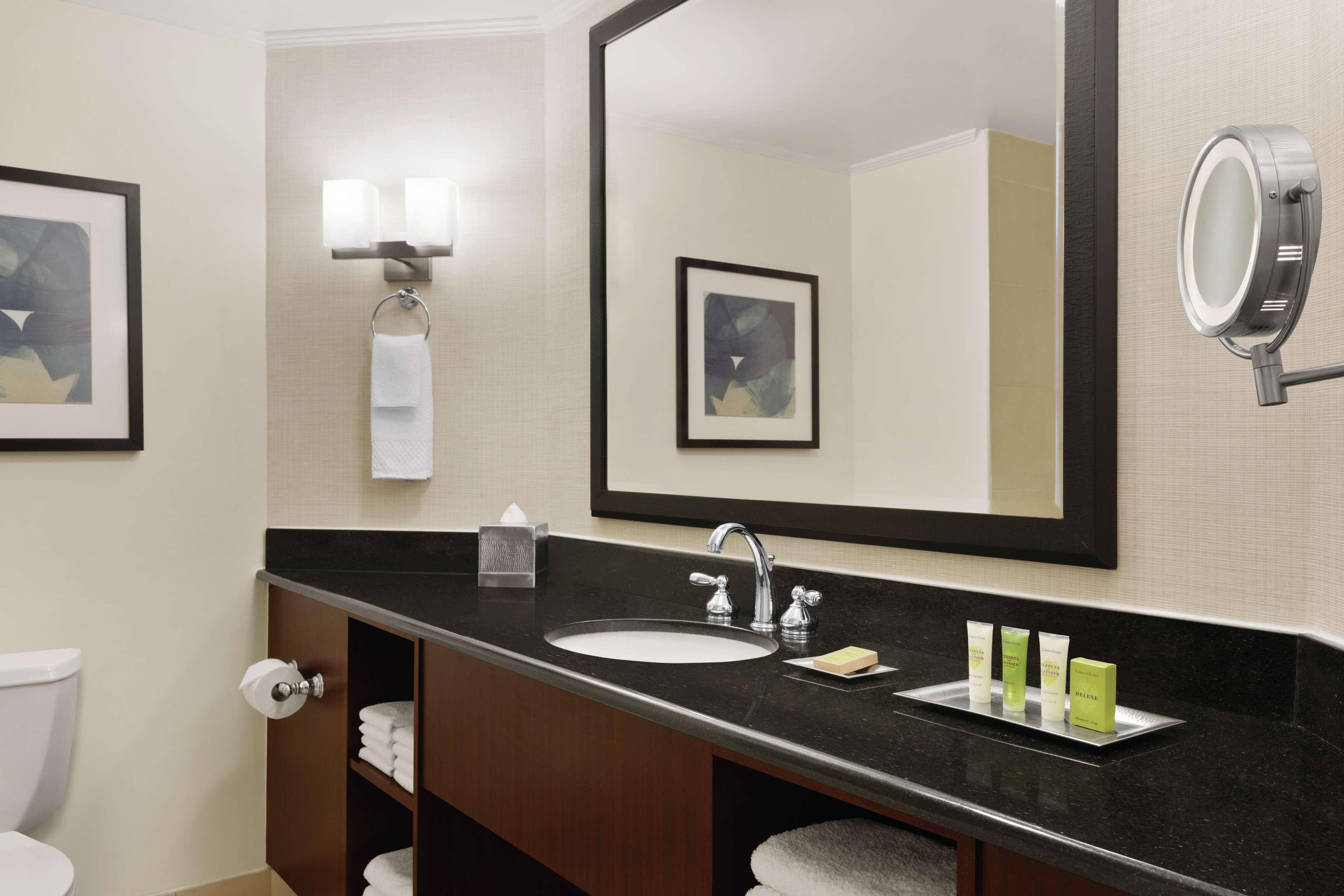 Doubletree By Hilton South Charlotte Tyvola Hotel Bagian luar foto