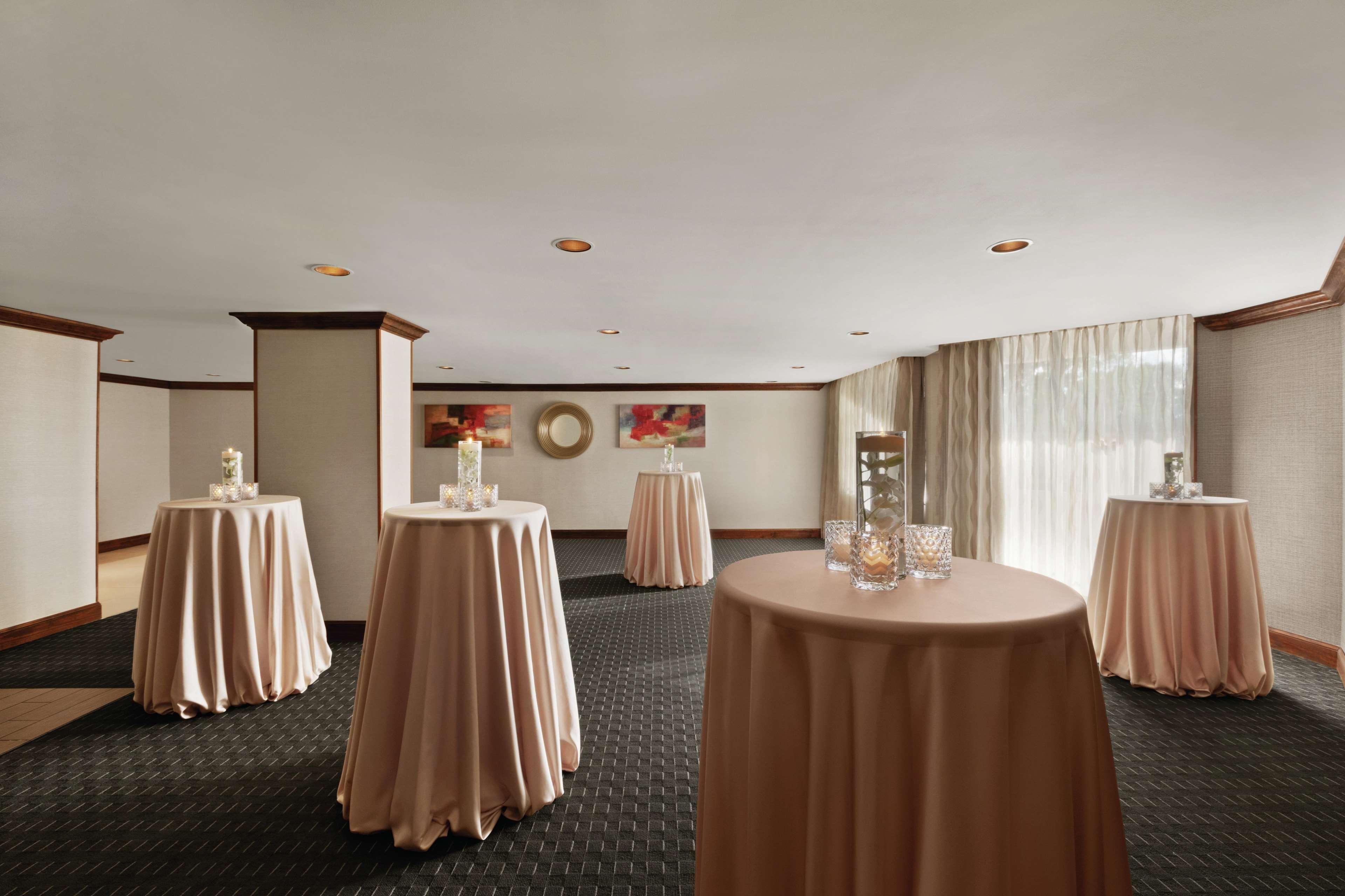 Doubletree By Hilton South Charlotte Tyvola Hotel Bagian luar foto