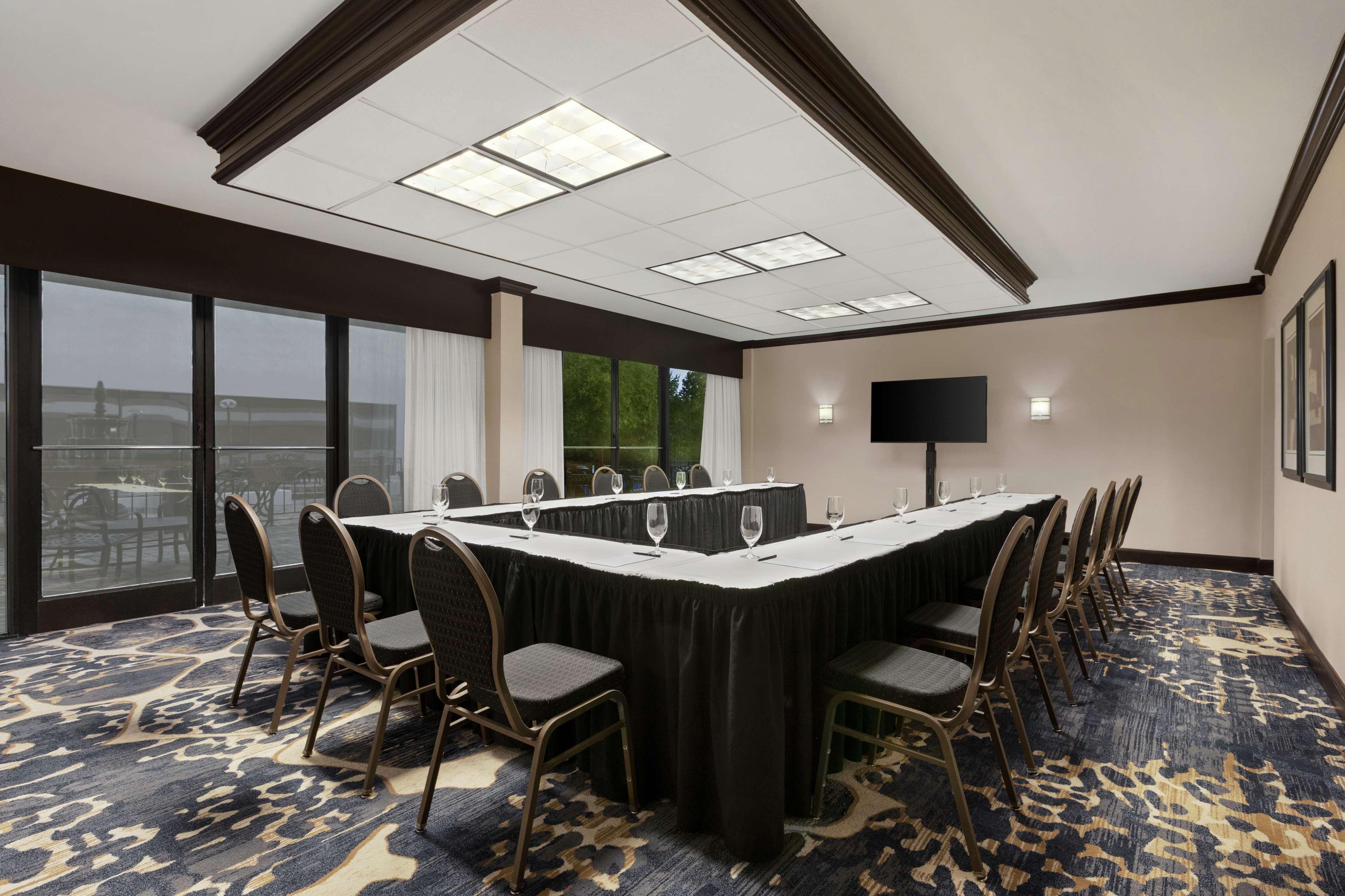 Doubletree By Hilton South Charlotte Tyvola Hotel Bagian luar foto