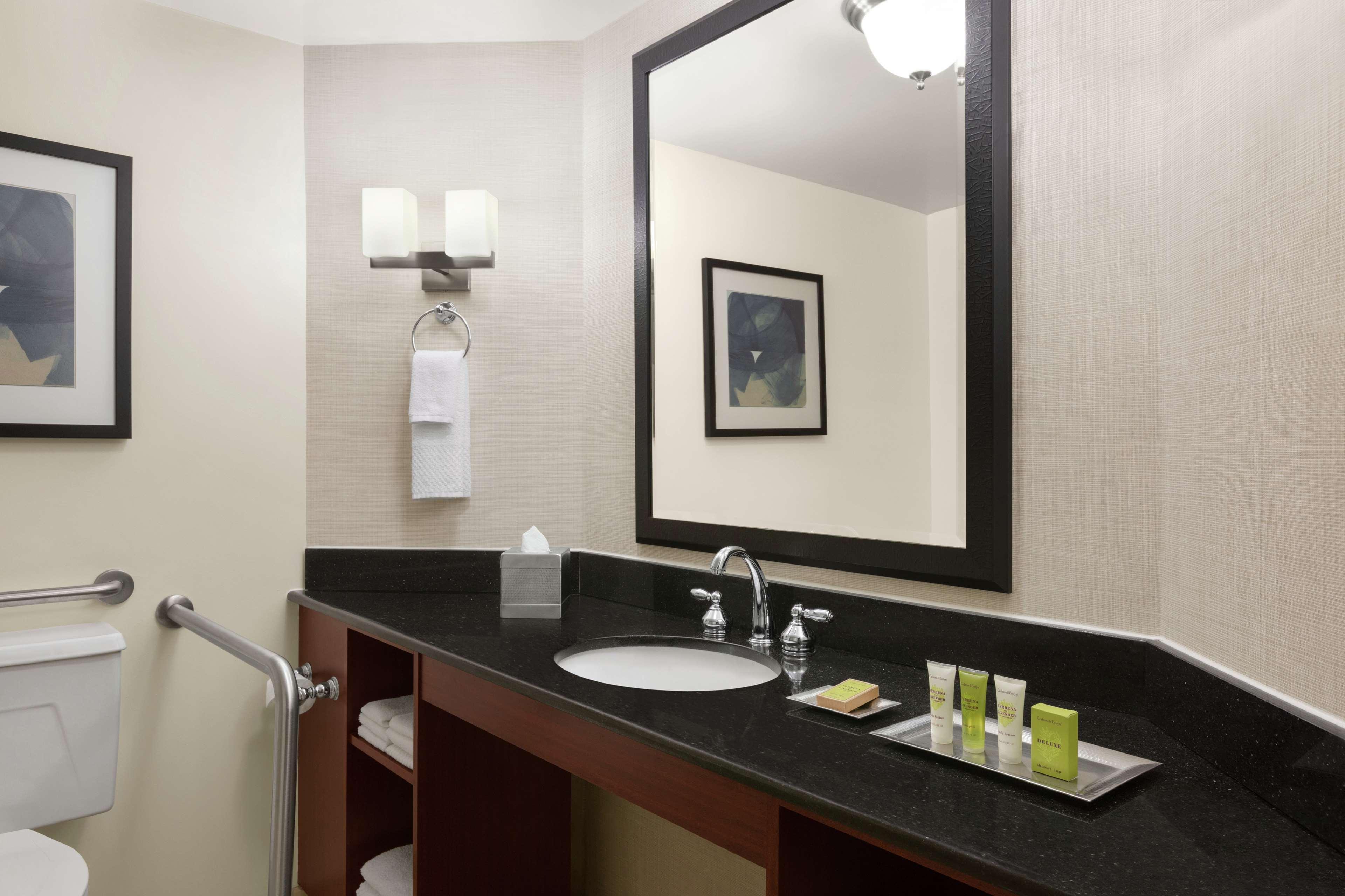 Doubletree By Hilton South Charlotte Tyvola Hotel Bagian luar foto
