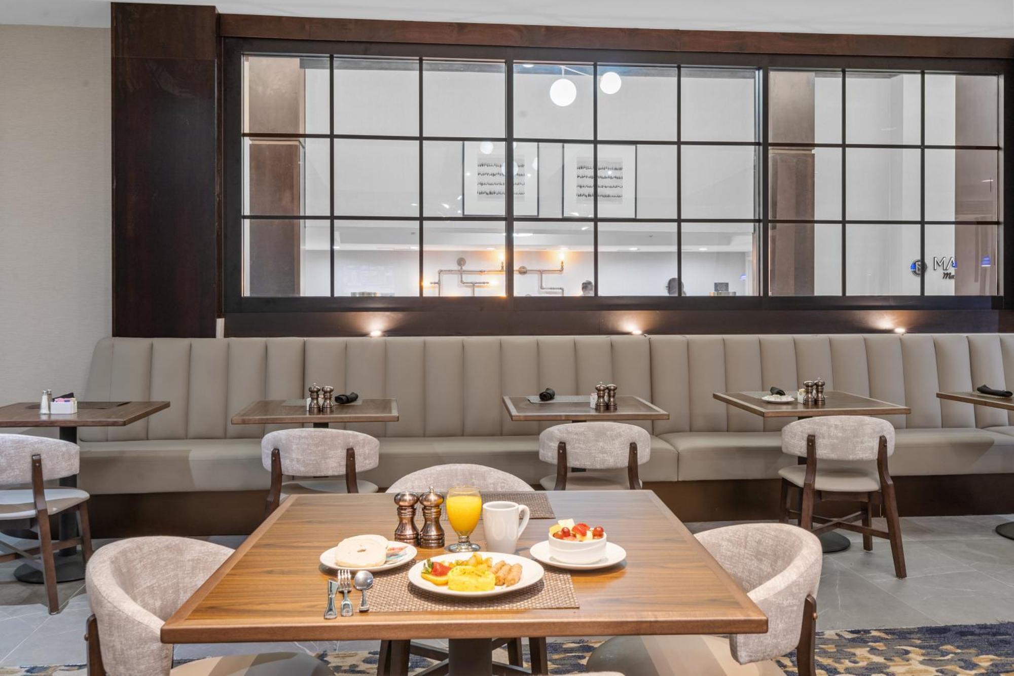 Doubletree By Hilton South Charlotte Tyvola Hotel Bagian luar foto