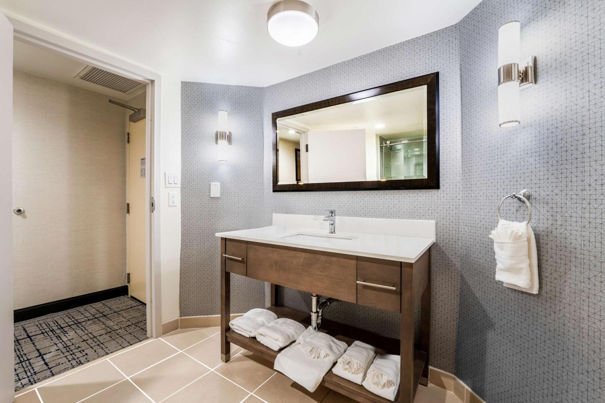 Doubletree By Hilton South Charlotte Tyvola Hotel Bagian luar foto