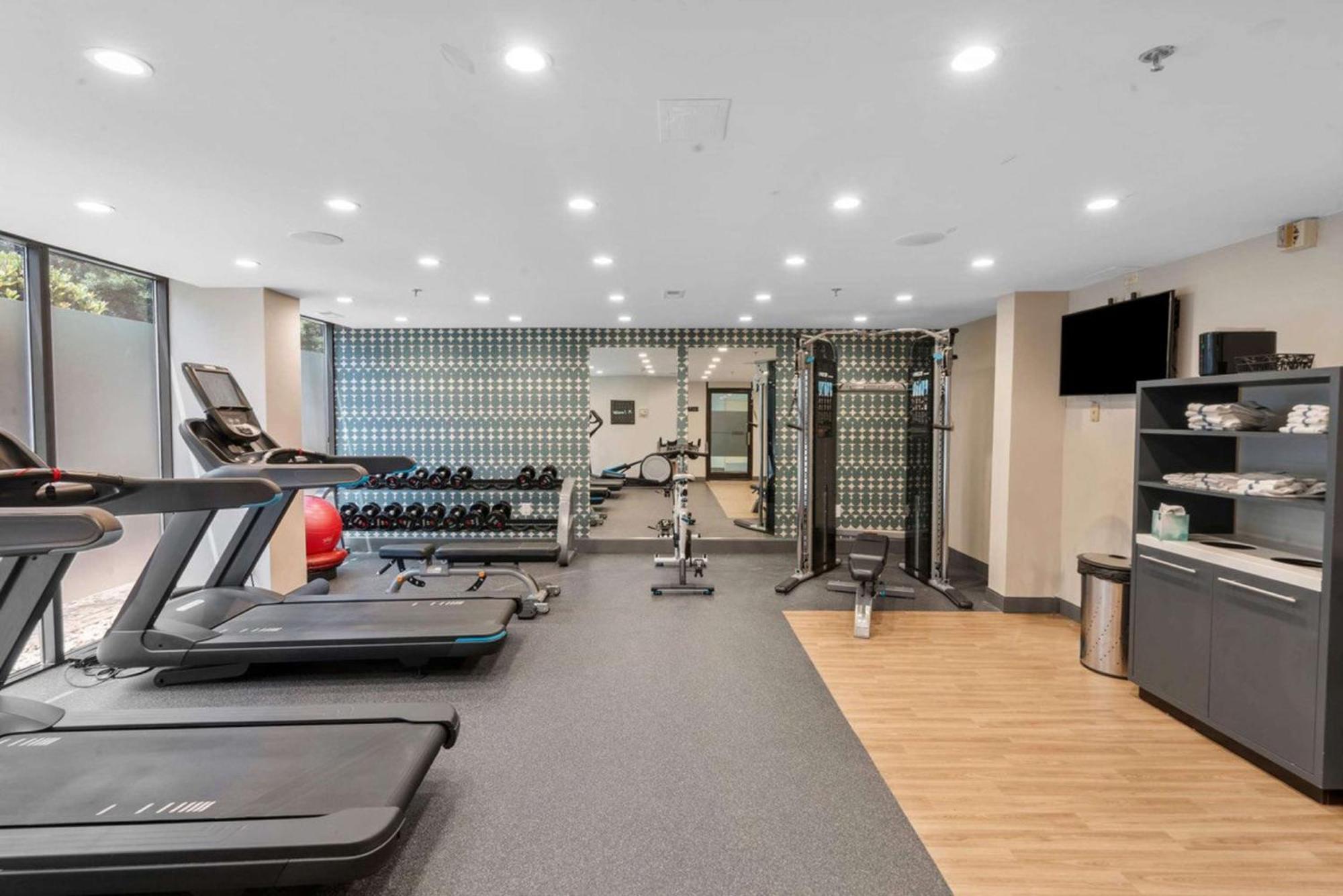 Doubletree By Hilton South Charlotte Tyvola Hotel Bagian luar foto