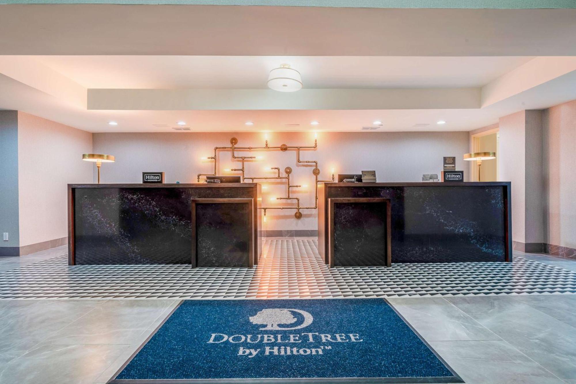 Doubletree By Hilton South Charlotte Tyvola Hotel Bagian luar foto