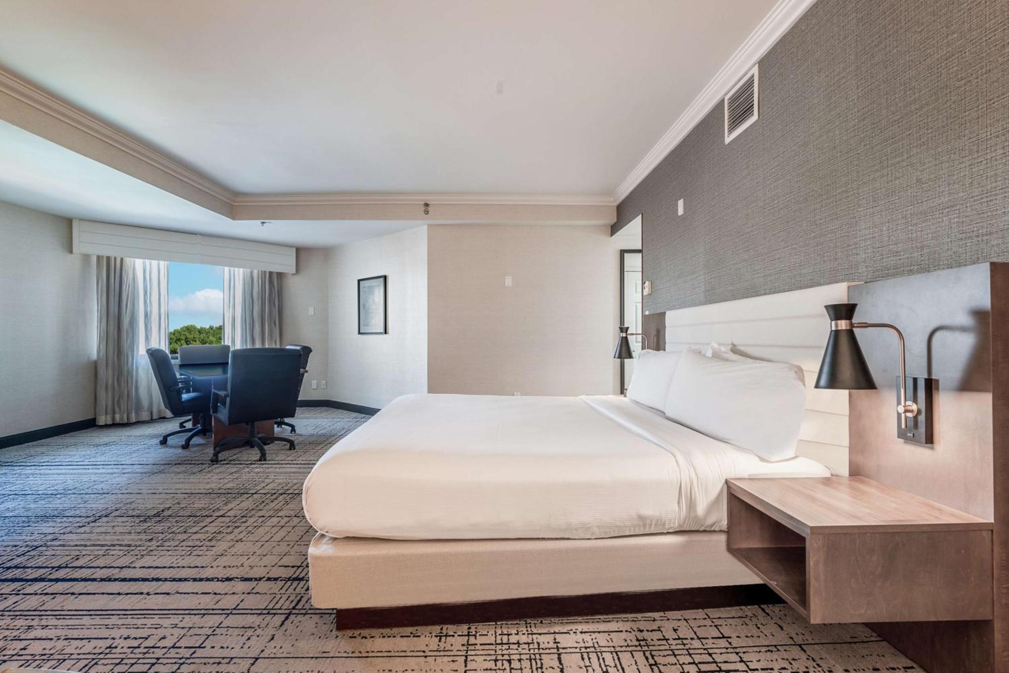 Doubletree By Hilton South Charlotte Tyvola Hotel Bagian luar foto