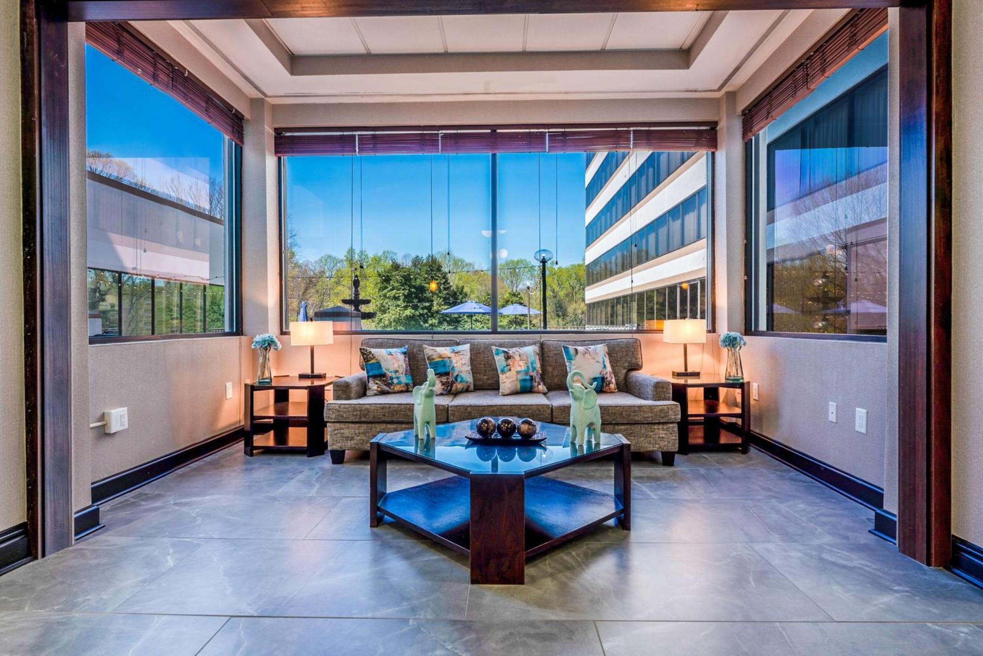 Doubletree By Hilton South Charlotte Tyvola Hotel Bagian luar foto