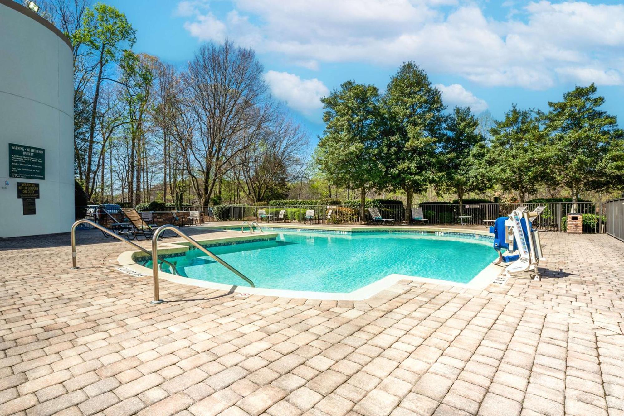 Doubletree By Hilton South Charlotte Tyvola Hotel Bagian luar foto