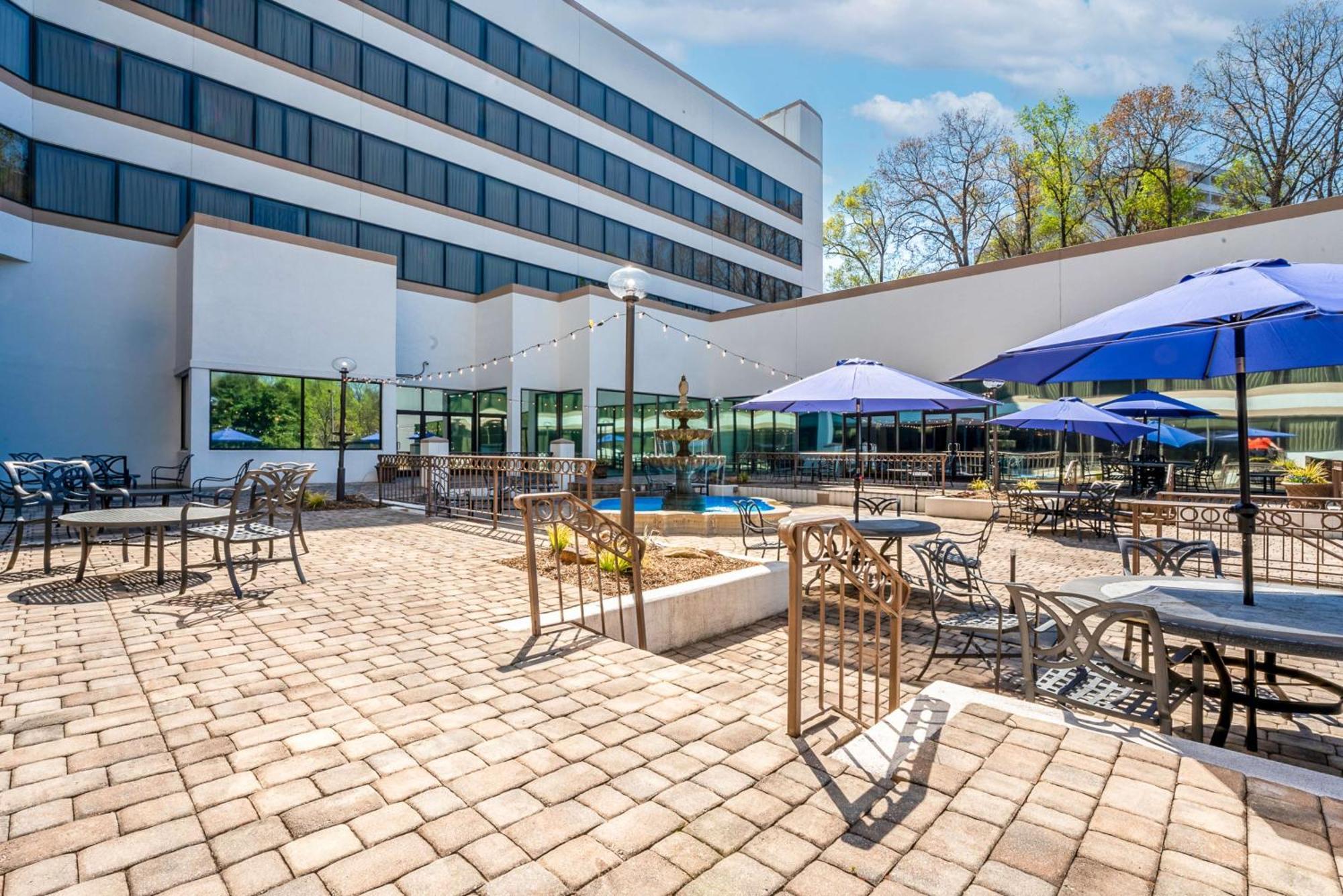 Doubletree By Hilton South Charlotte Tyvola Hotel Bagian luar foto